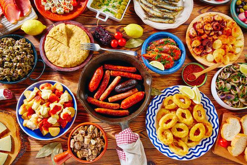 Tisch mit Tapas